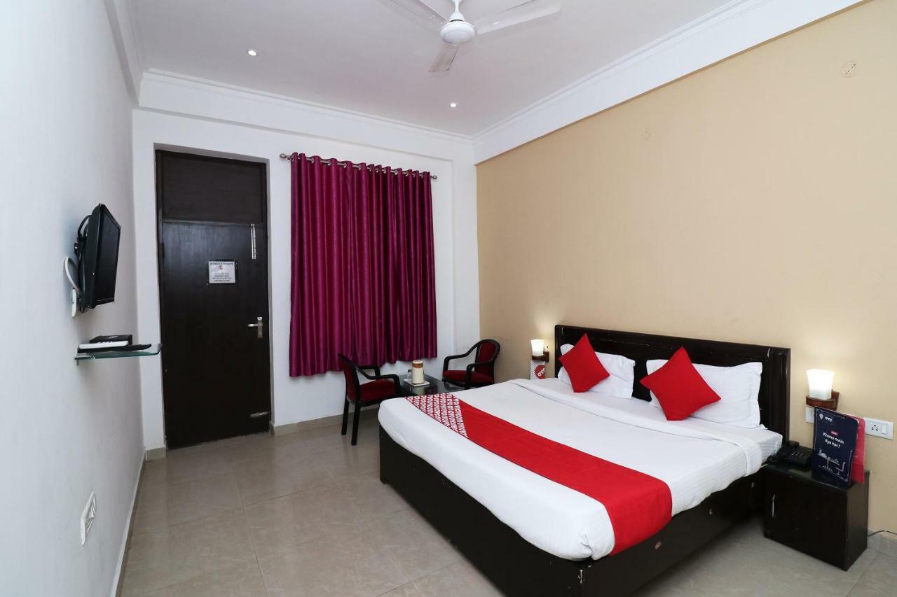 Oyo 13564 Near Prem Mandir Hotel Mathura Exterior photo