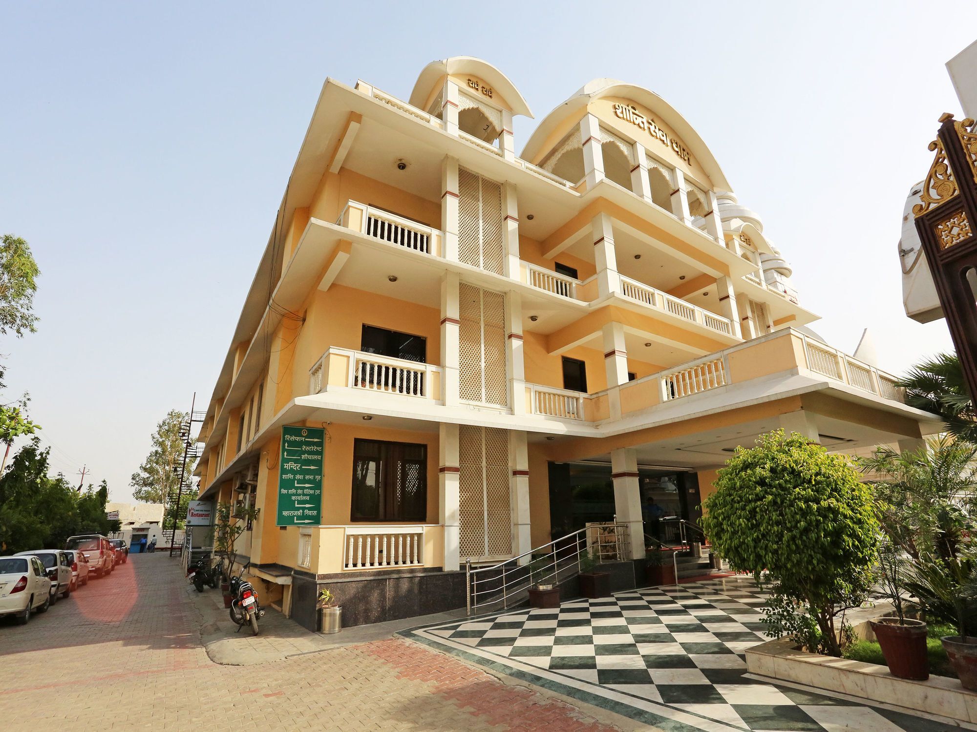 Oyo 13564 Near Prem Mandir Hotel Mathura Exterior photo